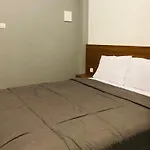 Tentram Guesthouse Near Amikom Mitra Reddoorz