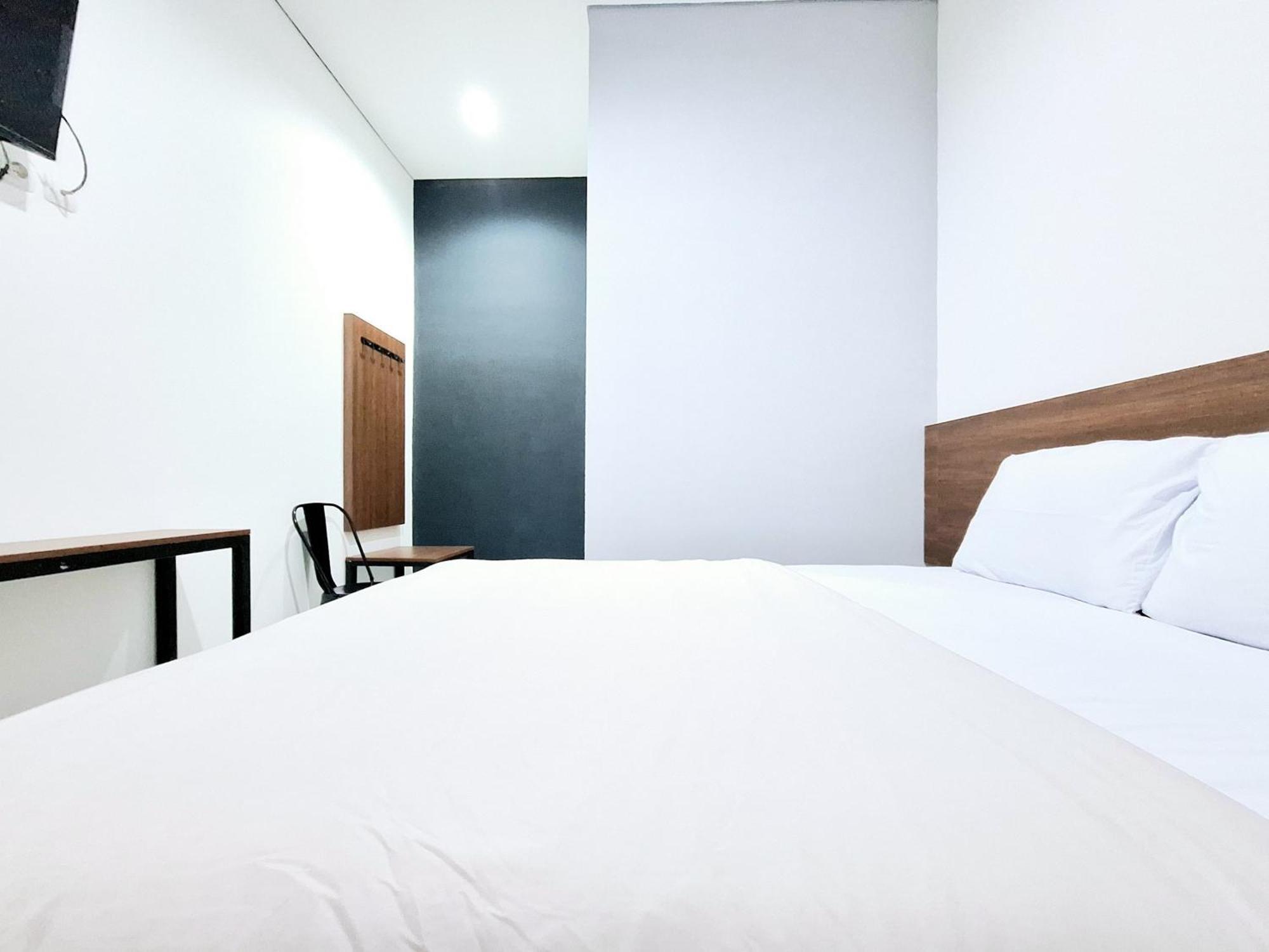 Tentram Near Amikom Mitra Reddoorz Yogyakarta